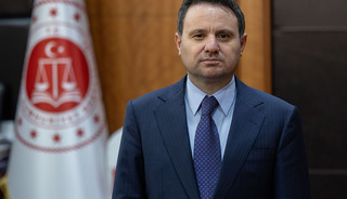 Bakan G&uuml;rlek'in tapu kayıtlarını sorgulayan m&uuml;d&uuml;r g&ouml;zaltında