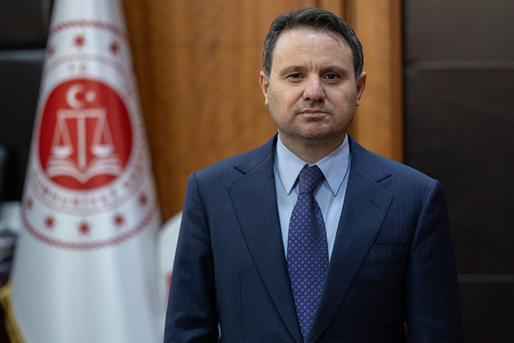 Adalet Bakanı G&uuml;rlek'in tapu kayıtlarını sorgulayan Tapu M&uuml;d&uuml;r&uuml; g&ouml;zaltına alındı