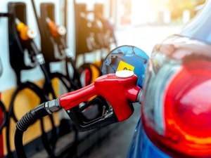 Ara&ccedil; sahiplerine m&uuml;jde! Tarih belli oldu: Akaryakıtta ikinci indirim dalgası yolda