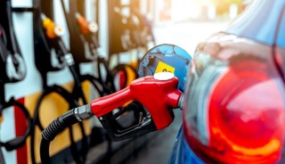 Ara&ccedil; sahiplerine m&uuml;jde! Tarih belli oldu: Akaryakıtta ikinci indirim dalgası yolda