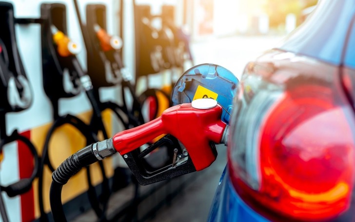 Ara&ccedil; sahiplerine m&uuml;jde! Tarih belli oldu: Akaryakıtta ikinci indirim dalgası yolda