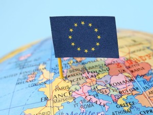 AB &uuml;lkelerine ilk kez iltica başvuruları y&uuml;zde 27 azaldı