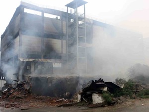 Trabzon&rsquo;da yangında soğutma &ccedil;alışmaları s&uuml;r&uuml;yor