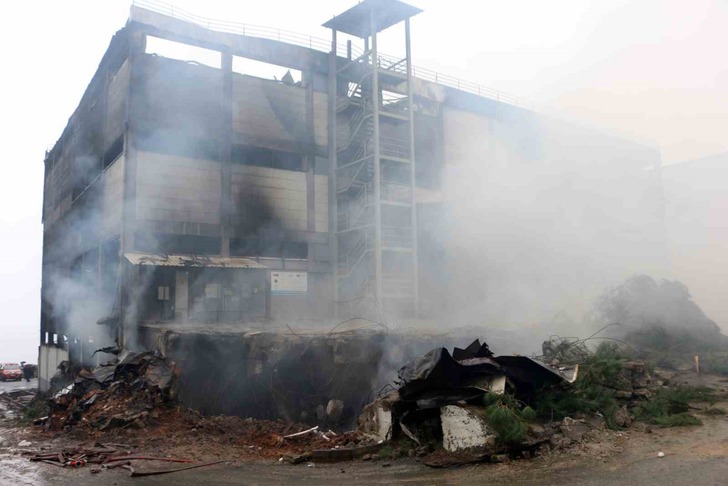 Trabzon&rsquo;da yangında soğutma &ccedil;alışmaları s&uuml;r&uuml;yor