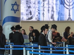 İsrail'den ayrılmak isteyenler sınır kapılarında kuyruk oluşturdu