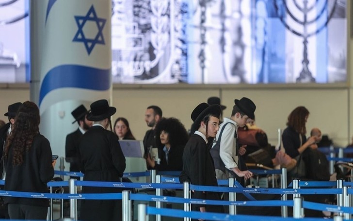 İsrail'den ayrılmak isteyenler sınır kapılarında kuyruk oluşturdu