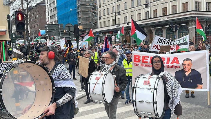 İsve&ccedil;'te, İsrail'in Gazze ve L&uuml;bnan'a y&ouml;nelik saldırıları protesto edildi