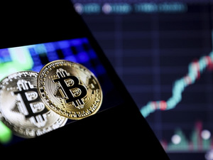 Mart ayına g&uuml;&ccedil;l&uuml; başlayan Bitcoin tepetaklak oldu! Analistlerden uyarı