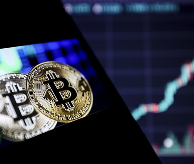 Mart ayına g&uuml;&ccedil;l&uuml; başlayan Bitcoin tepetaklak oldu! Analistlerden uyarı