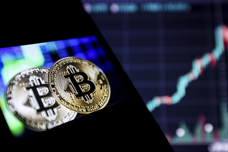 Mart ayına g&uuml;&ccedil;l&uuml; başlayan Bitcoin tepetaklak oldu! Analistlerden uyarı