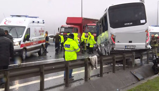 İstanbul'da zincirleme kaza! 1 polis şehit oldu, 16 polis yaralı