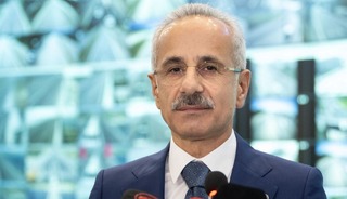 H&uuml;rm&uuml;z&rsquo;deki T&uuml;rk gemileri i&ccedil;in Bakan Uraloğlu&rsquo;ndan a&ccedil;ıklama