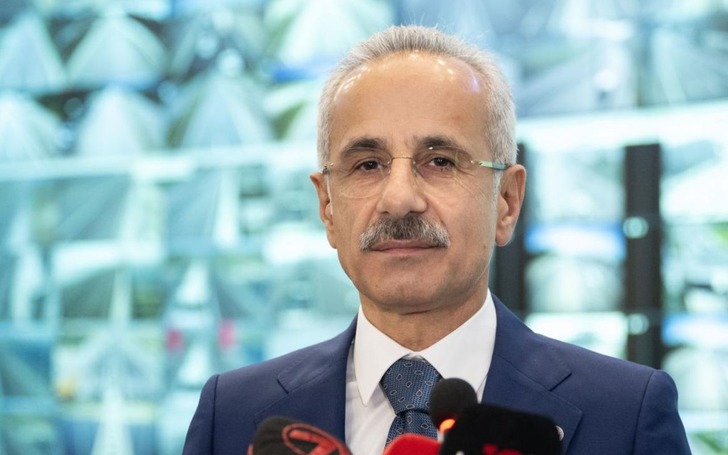 H&uuml;rm&uuml;z&rsquo;deki T&uuml;rk gemileri i&ccedil;in Bakan Uraloğlu&rsquo;ndan a&ccedil;ıklama