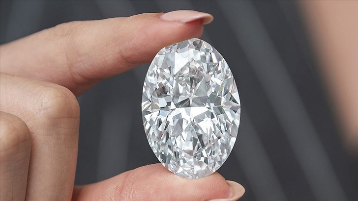 L&uuml;ks&uuml;n Sembol&uuml; &Ccedil;&ouml;kt&uuml;: Pırlanta Fiyatları Dip Yaptı