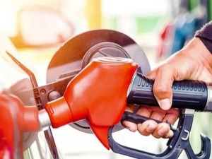 4 yıl sonra bir ilk! ABD&rsquo;de benzin 5 doları aştı