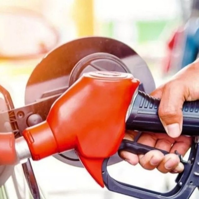 4 yıl sonra bir ilk! ABD&rsquo;de benzin 5 doları aştı