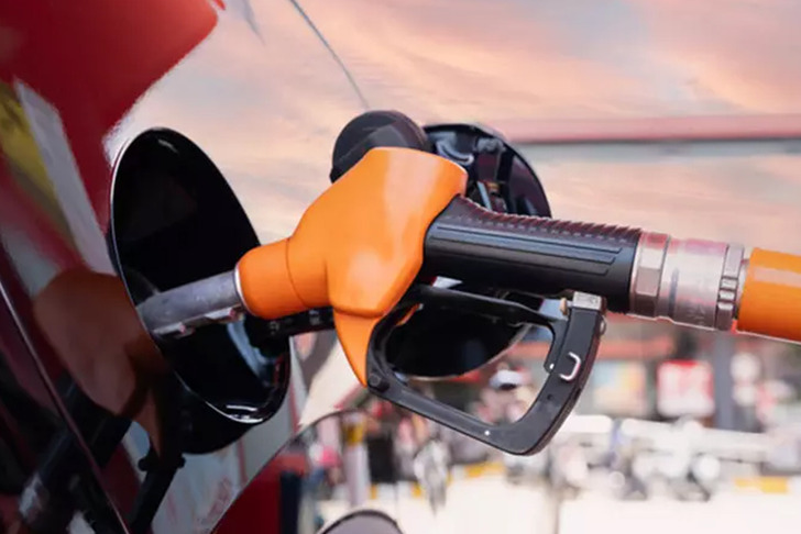 Motorine gece yarısı zam bekleniyor! 5 Nisan 2026 g&uuml;ncel benzin, motorin, LPG (otogaz) fiyatları