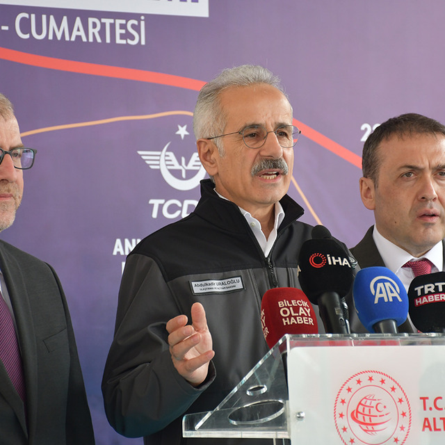Bakan Uraloğlu a&ccedil;ıkladı! Ankara-İstanbul YHT'de s&uuml;re kısalıyor