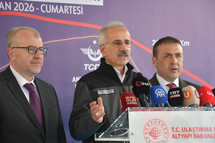 Bakan Uraloğlu a&ccedil;ıkladı! Ankara-İstanbul YHT'de s&uuml;re kısalıyor