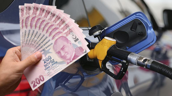Petrol fiyatları d&uuml;şt&uuml;, akaryakıtta indirim bekleniyor! 10 TL'yi aşabilir