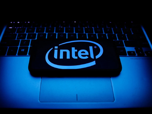 Intel, Elon Musk'ın Terafab projesine girdi: Hisse y&uuml;zde 4 arttı