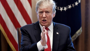 Trump kararını a&ccedil;ıkladı! İran'a silah satan &uuml;lkelere y&uuml;zde 50 vergi