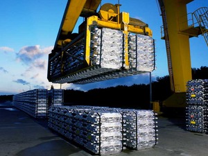 İran F&uuml;zeleri K&ouml;rfez'i Vurdu, Al&uuml;minyum Fiyatları Y&uuml;zde 4 Arttı