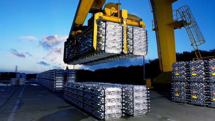 İran F&uuml;zeleri K&ouml;rfez'i Vurdu, Al&uuml;minyum Fiyatları Y&uuml;zde 4 Arttı