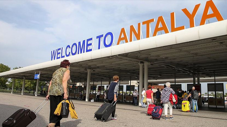 Antalya Havalimanı T&uuml;rkiye'nin en b&uuml;y&uuml;k ikinci havalimanı oldu