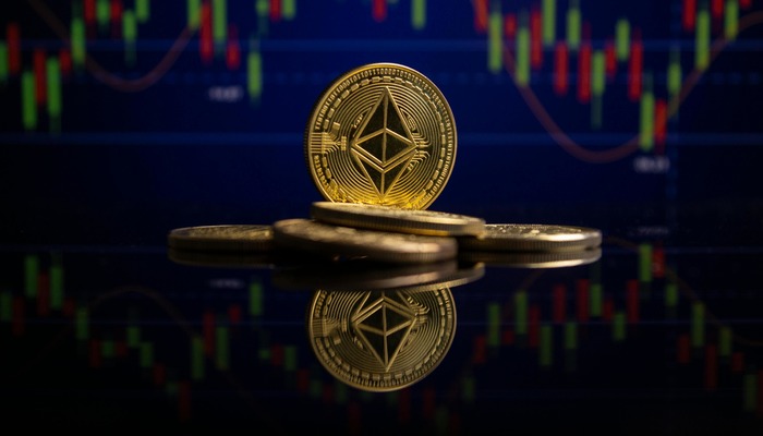 Ethereum d&uuml;şen kanalı kırmaya &ccedil;alışıyor, 2.499 dolar kritik