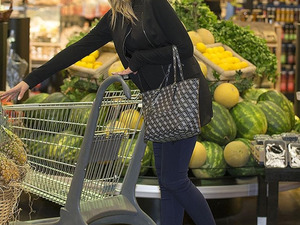 Perakende g&uuml;ven endeksi -4,6'da! Toparlanma var ama risk s&uuml;r&uuml;yor