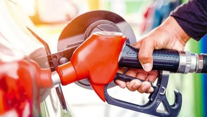 Motorine zam geldi, tablo değişti (15 Nisan 2026 g&uuml;ncel akaryakıt fiyatları)