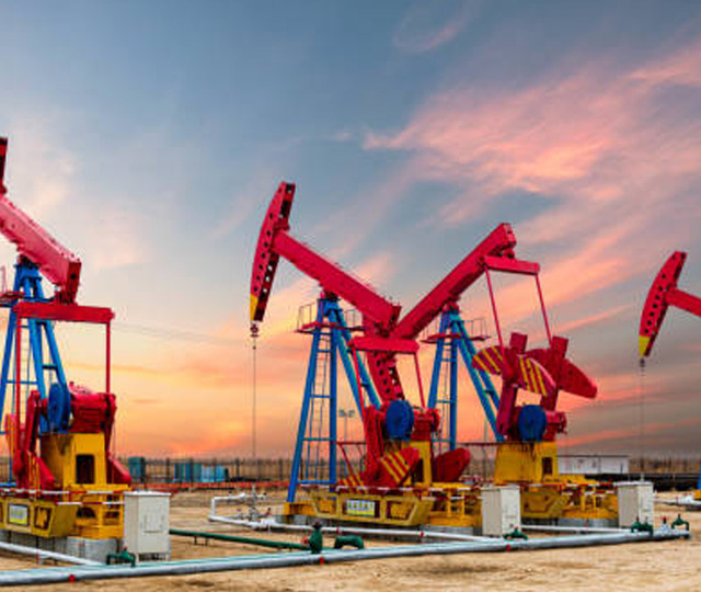 T&uuml;rkiye'de zincirleme etki yaratıyor! Petrol yine kritik eşiği aştı