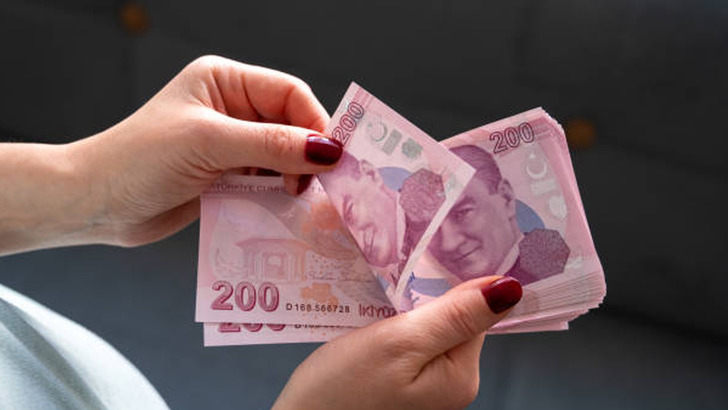 'Bug&uuml;nk&uuml; 20 bin TL bile hayal olacak' Uzmanından emeklilik uyarısı