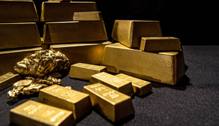 Altın g&uuml;mr&uuml;ğe takıldı: Bankalar askıya aldı, primler zirve yaptı