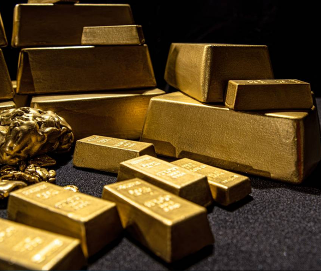 Altın g&uuml;mr&uuml;ğe takıldı: Bankalar askıya aldı, primler zirve yaptı