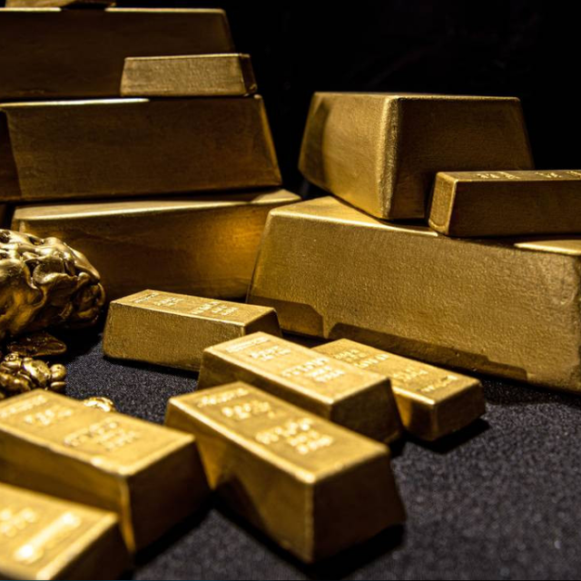 Altın g&uuml;mr&uuml;ğe takıldı: Bankalar askıya aldı, primler zirve yaptı