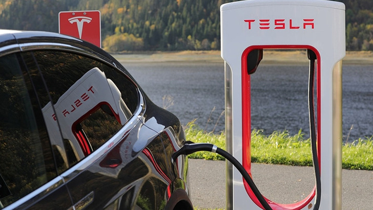 Tesla şarj fiyatlarına zam yaptı! &Uuml;cretler y&uuml;zde 5 y&uuml;kseldi